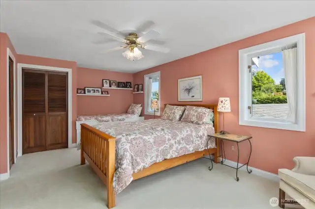 Large bedroom, this room has 2 closets, a queen bed and a single built in bed