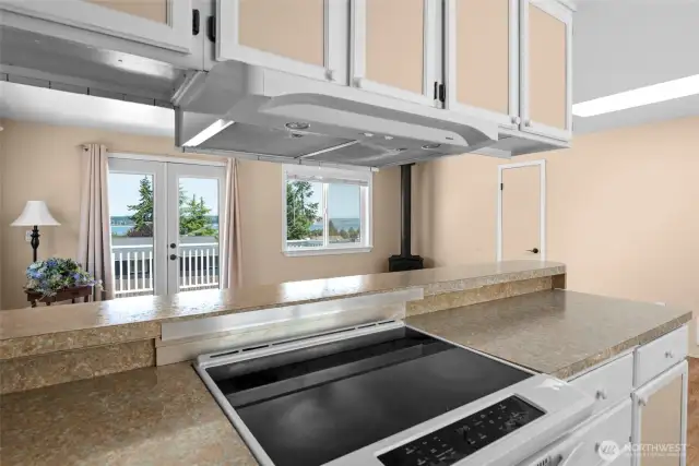 Sellers are offering a $1,500 appliance credit to successful buyer.