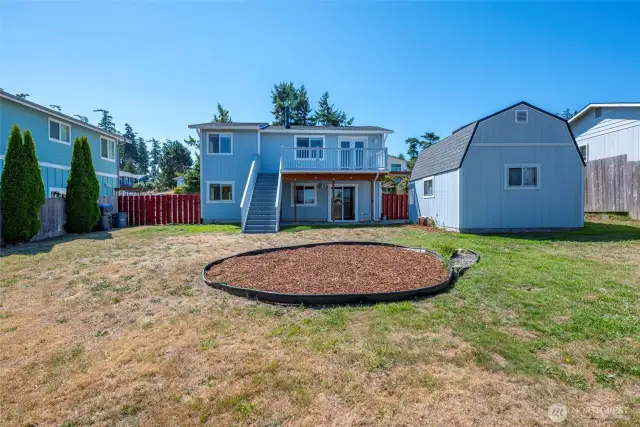 If you're into gardening, there's plenty of space in this back yard to hone your green thumb.