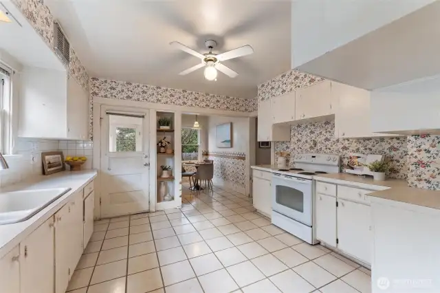 Large kitchen is ready for it's next generation of chefs!