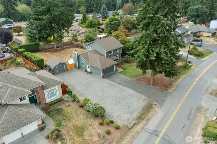 Large gravel parking area - perfect for an RV!