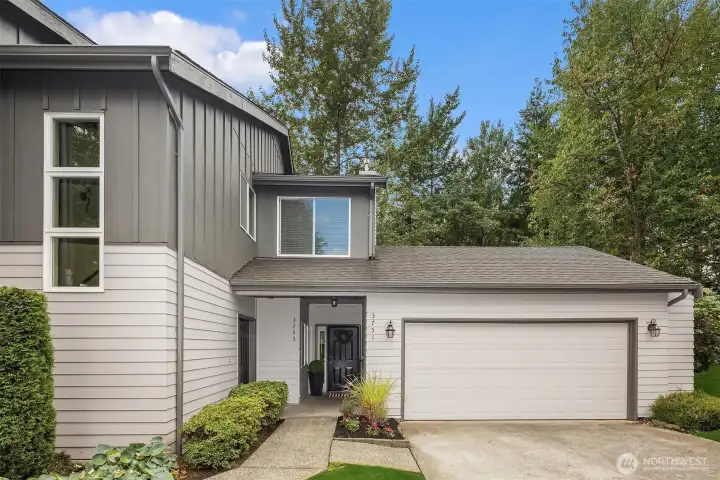 Updated ground floor condo in Klahanie's Oxford Park. 2 bed, 2 baths, plus office and attached 2-car garage