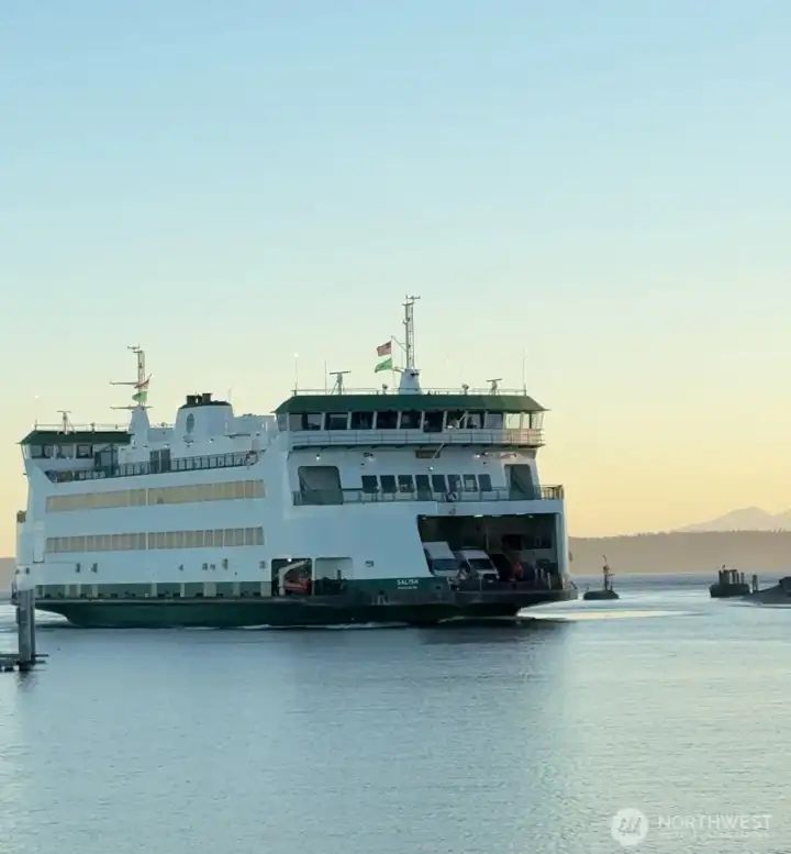 Easy access to Coupeville Ferry and Deception Pass State Park—gateway to endless island adventure.