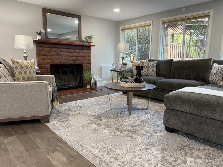 Walk to shopping and award-winning Lake Washington schools with easy access to Bellevue and Seattle.