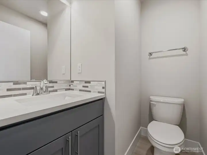 Mainfloor powder bath