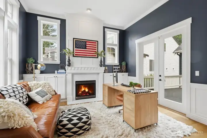 White oak hardwood floors, tasteful wainscoting, and a centerpiece gas fireplace make this living room a comfortable, inviting space to relax or receive guests.