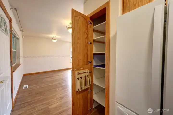 Kitchen pantry