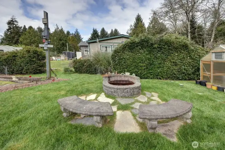 Fire pit for gatherings