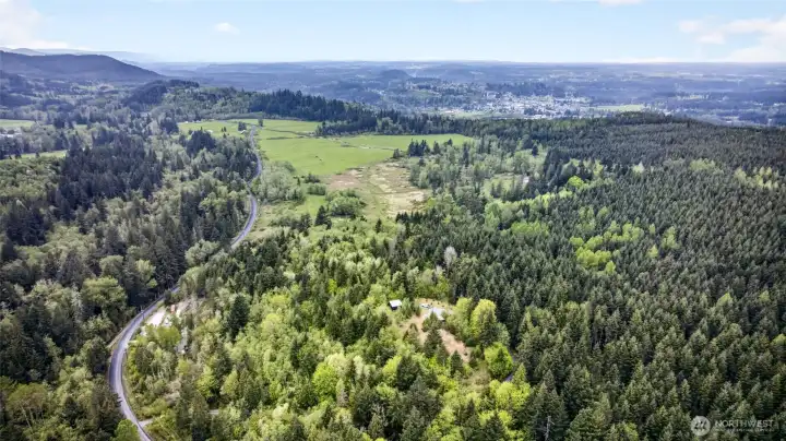 Ideally located just 10 minutes from the town of Eatonville for everyday amenities and schools, 10 minutes to Alder Lake and hiking at Mashell Falls, and approximately 30 minutes to Mount Rainier National Park.