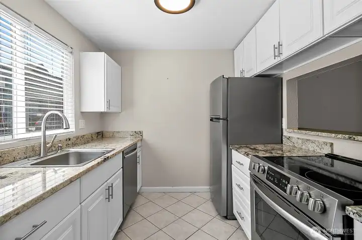 Your updated kitchen! All appliances stay.