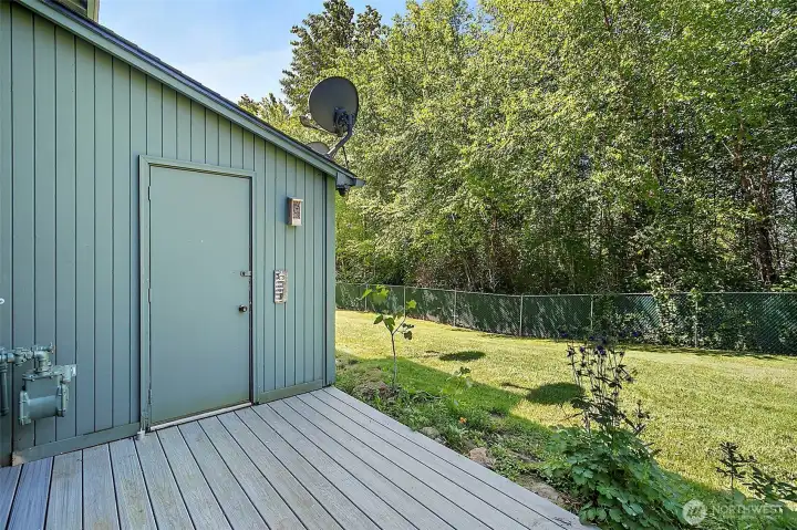 Additional storage off deck
