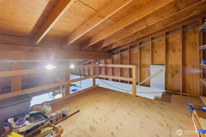 Garage w/loft storage Garage w/loft storage