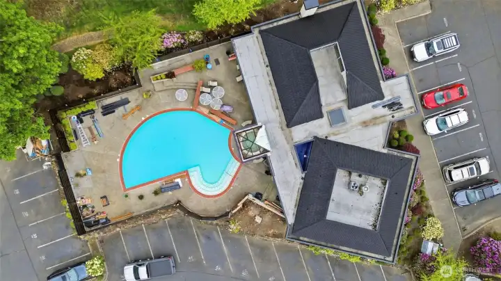 Clubhouse w/new exterior updates, pool, sauna & gym! Clubhouse w/new exterior updates, pool, sauna & gym!