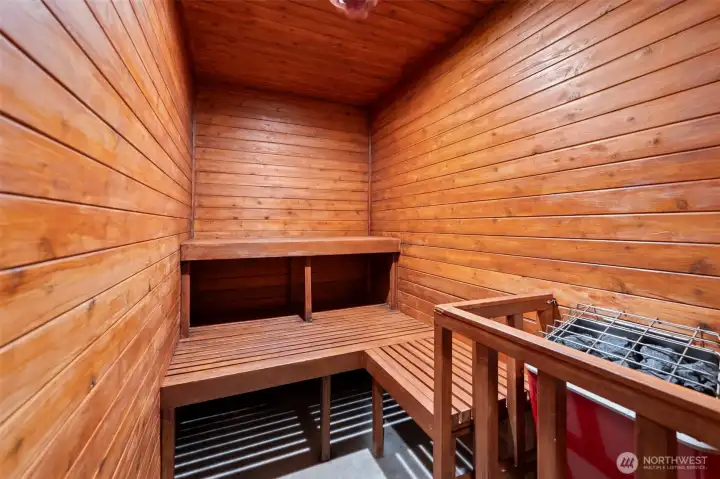 Clubhouse w/new exterior updates, pool, sauna & gym! Clubhouse w/new exterior updates, pool, sauna & gym!