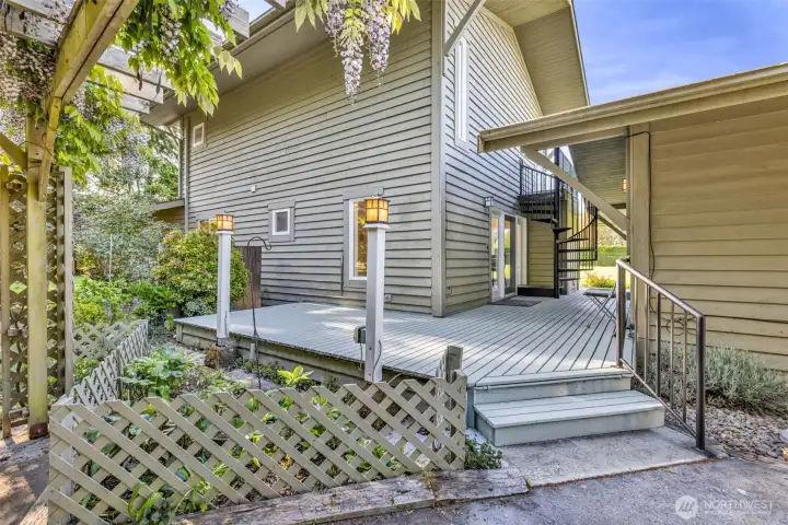 WELCOME HOME - Inviting south-facing wraparound deck WELCOME HOME - Inviting south-facing wraparound deck
