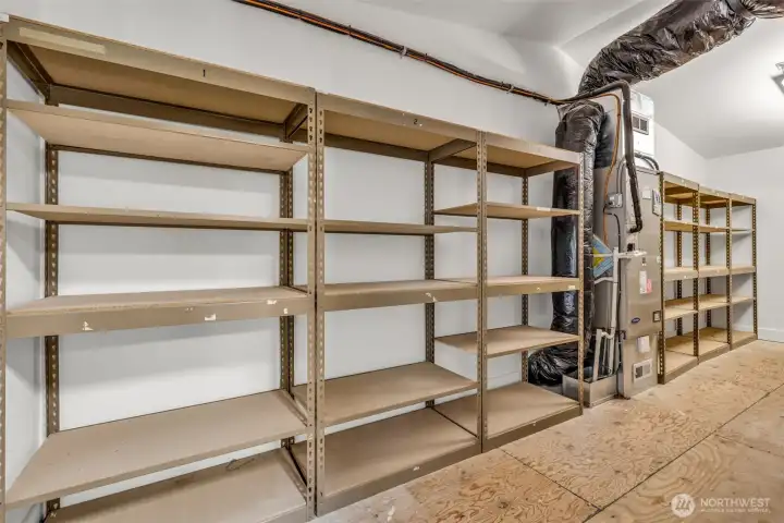 UPSTAIRS ON MAIN HOUSE IS A STORAGE & FURNANCE UPSTAIRS ON MAIN HOUSE IS A STORAGE & FURNANCE