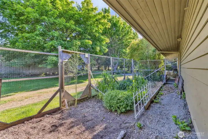 FENCED GARDEN ON SOUTH SIDE OF HOME FENCED GARDEN ON SOUTH SIDE OF HOME