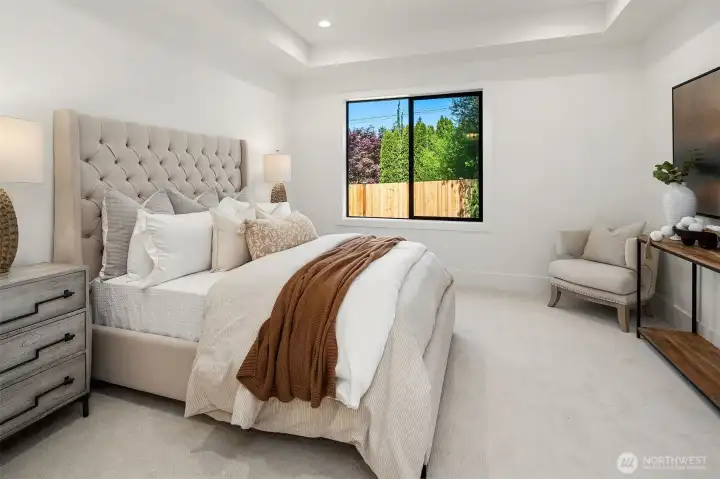 Spacious Main Floor en-suite