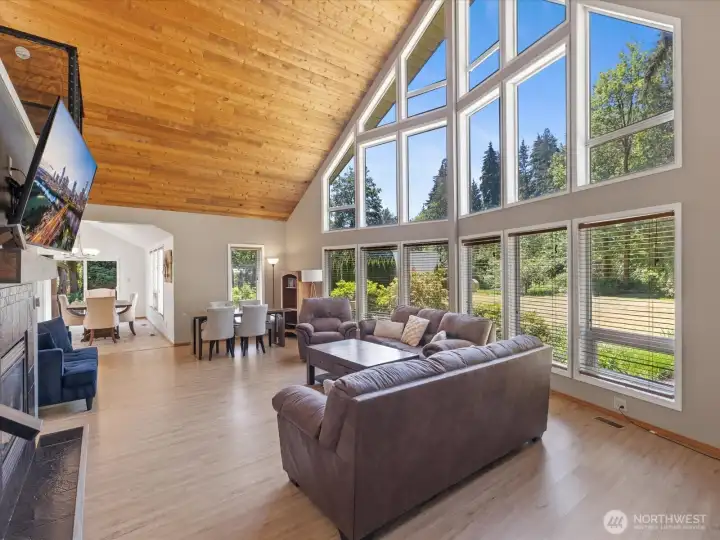 What an inspiring space in which to relax and entertain.