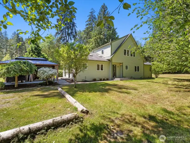A view of the rear of the house and entry.