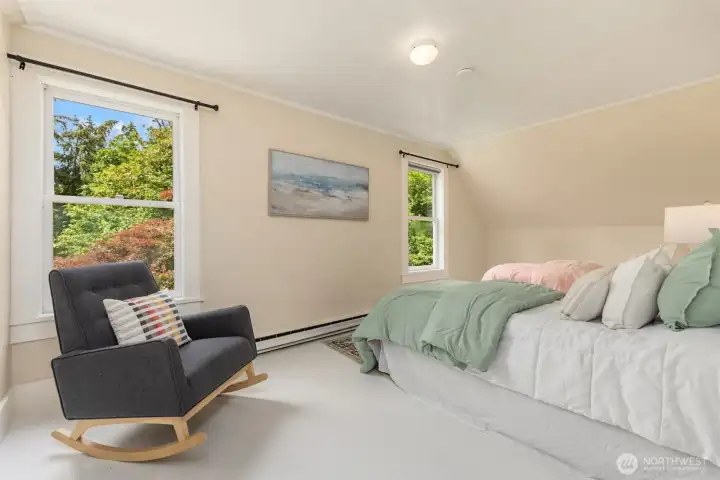 Second bedroom.