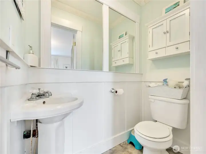 1/2 bath