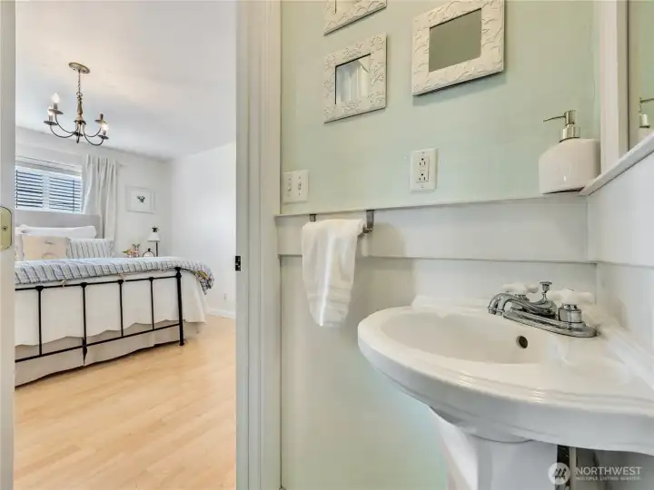 1/2 bath