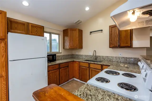 Kitchen w/ granite countertops