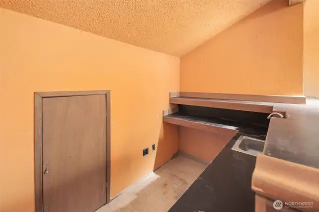 Extra room not included in sq footage not approved from HOA