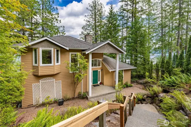 Welcome to a rare opportunity on Lake Cavanaugh's Cliff Road