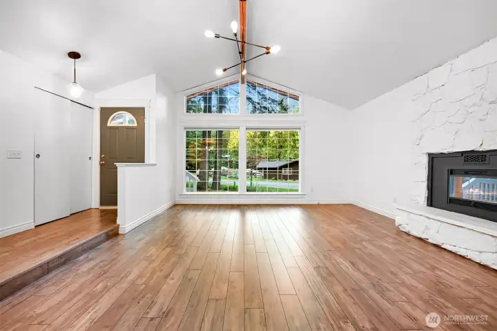Vaulted ceilings & big windows