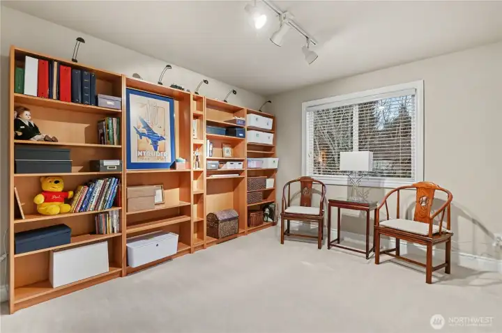 Second upstairs guest bedroom.
