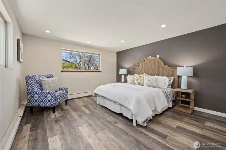 1 of the two primary bedrooms