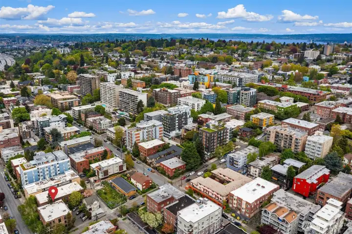 With a Walk Score of 100, enjoy unbeatable access to everything the city has to offer.