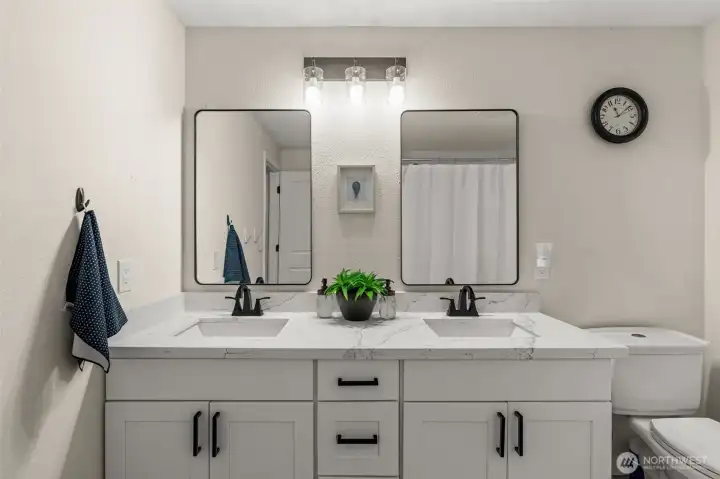Mainfloor bathroom