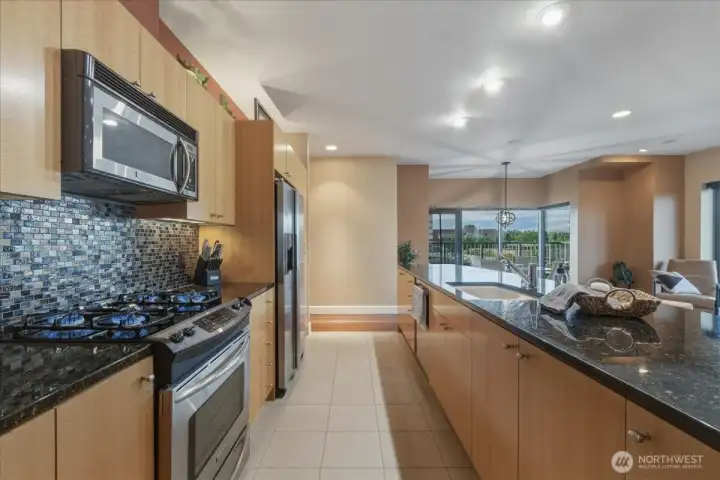 Kitchen, granite counters, open concept, tile floor