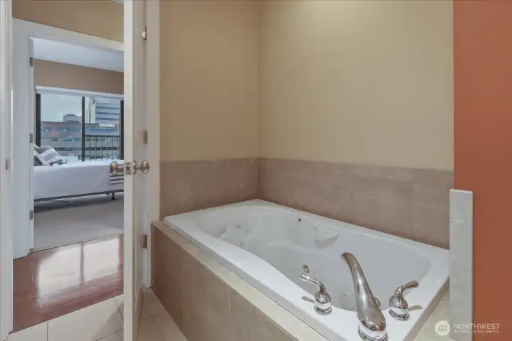 2nd Bathroom, jetted soaking tub, tile floor