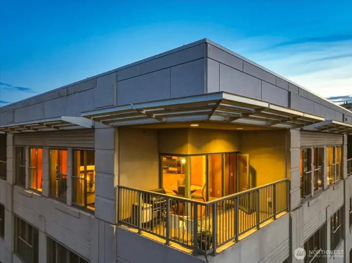 Corner unit, covered private patio