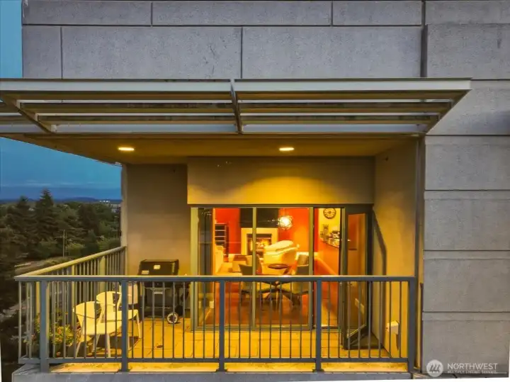 Corner unit, covered private patio