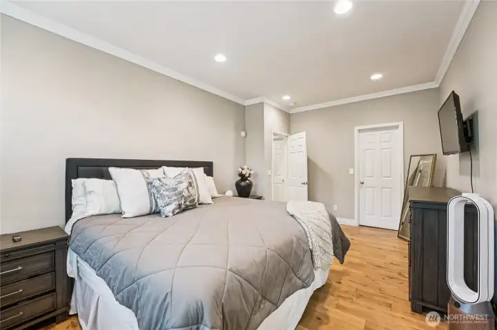 Walk in closet is the door to the right Walk in closet is the door to the right