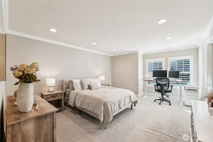 HUGE 2nd bedroom with niche offering views of Mt Si! HUGE 2nd bedroom with niche offering views of Mt Si!