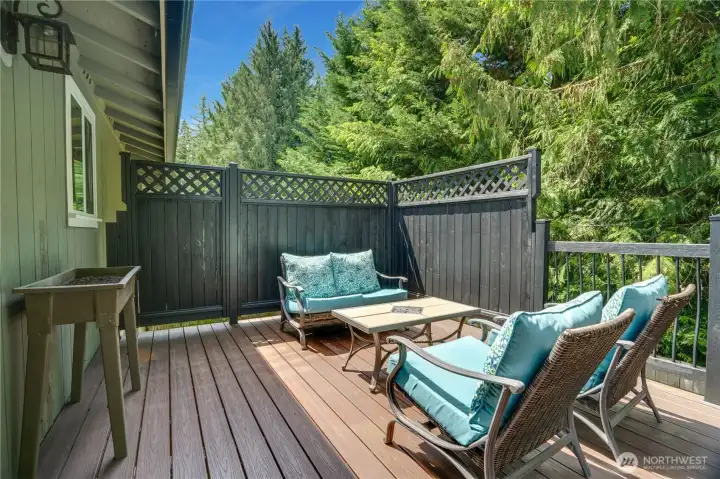 Freshly painted privacy screens create a comfortable outdoor setting for dining, entertaining, or relaxing on summer evenings.