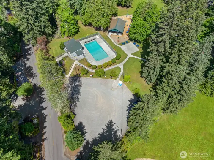 Lake Jane Estates Homeowner's Association features an outdoor pool, multiple parks and shelters with bench seating, a soccer and baseball field, and two large playgrounds for all residents and their guests to enjoy!