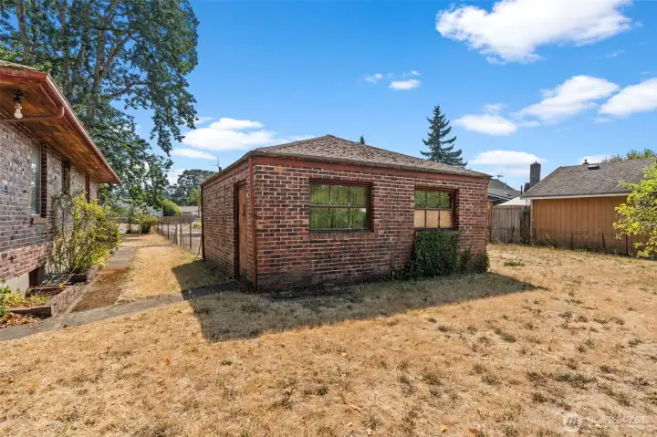 Detached 2 Car Garage