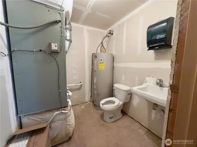 Utility 1/2 bath