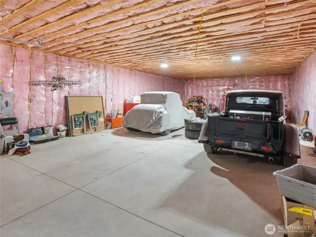 2nd Garage space in Shop.