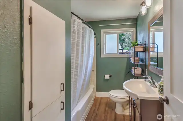 This updated full bath features stylish finishes, a clean color palette, and natural light that brightens the space. With built-in storage and modern fixtures, it’s as functional as it is charming.