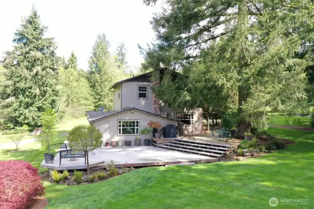 Beautiful deck for entertaining!