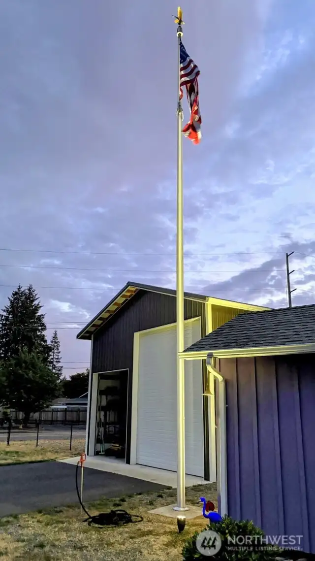 Very high quality, Stainless Steel flag pole, stays. #1250 Northcliff Rd, Shelton, WA 98584