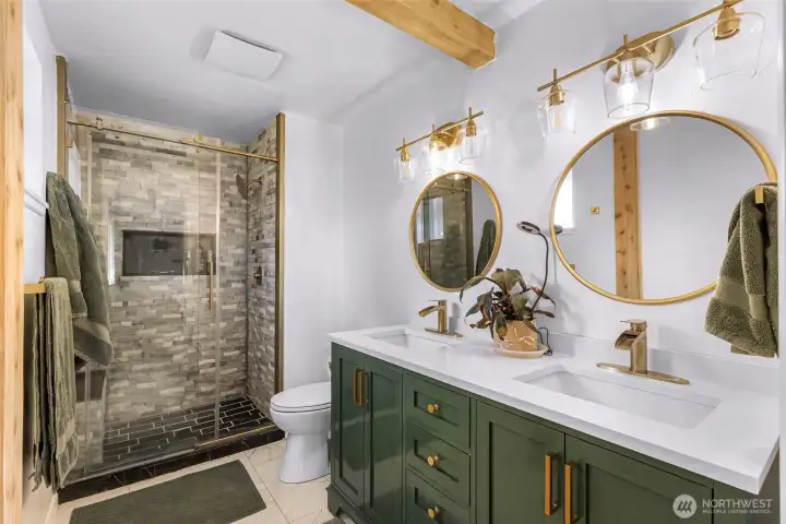 Updated primary bathroom with great modern finishes
